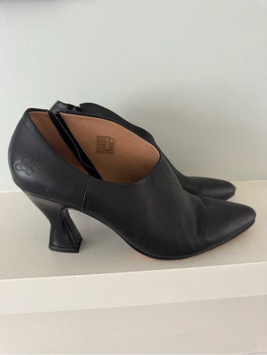 John Fluevog Shoes - Fluevog Black Heels - Authentic - Size 9